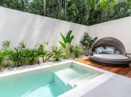 Beautiful 4BR, Up to 8 Guests, Private Pool, 10 min to Beach