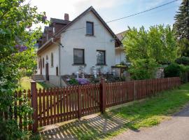 Nosztalgia Nyaralóház, cottage in Szigliget