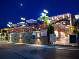 Jasmine Hotel & Apartments, hotel di Agios Stefanos