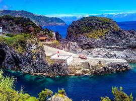 Casa dos Botes, quarto em acomodação popular em Santa Cruz das Flores