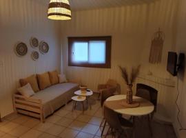 Studio 'Katerina by the Sea', hotel with parking in Salamís