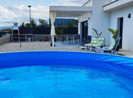 Chalet con piscina, terraza y barbacoa, alojamento para férias em Pallaresos