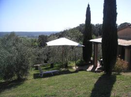 Casa Belvedere -tranquillità tra bosco e ulivi-, hotel a Riparbella