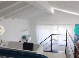 Loft due livelli di design pubblicato su riviste architettura con due posti auto, hotel in Porto Santo Stefano