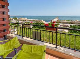 Apartment Poemia, complex Carpe Diem, private pool and free parking, hotel perto de The Palace of Queen Maria, Balchik