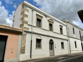 Palazzo Ma.Ri.Lu., guest house in Càbras