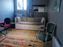 Charmant Appartement 10mn Rouen, hotel em Franqueville-Saint-Pierre