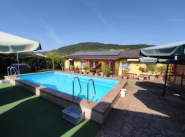 Moselferienweingut Schaefer, hotel with pools in Wintrich