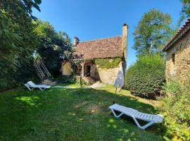 Maison en pierres avec vue sur la Dordogne, hotel v destinaci Marnac