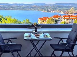 Lux -Luxury Sea and Mountains View Apartment-NEW, hotel spa a Capodistria