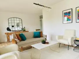 Bright 2BR Family-friendly Home -BASF - Free Parking - Super Fast WIFI