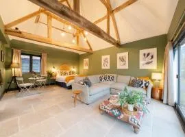 Spinney - a unique open plan barn, with private garden