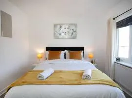 Maltby House, Rotherham for contractors & Families, free private parking, fast wifi, spacious,WIFI etc