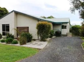 Family Holiday House with Open Plan Living