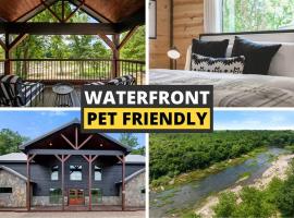 Modern Riverfront, Starlink, Hot Tub, Broken Bow, hotel in Wright City