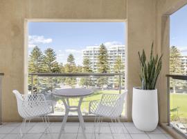 Belle Escapes - Park View Studio at The Pier, hotell i Glenelg