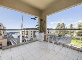 Belle Escapes - Park View Apartment at The Pier, hotel in Glenelg