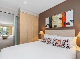 Belle Escapes - Glenelg Seaside Apartment
