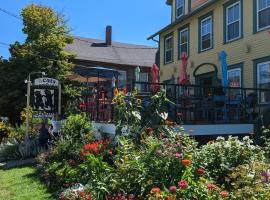 Historic 2 Cats Inn, διαμέρισμα σε Bar Harbor