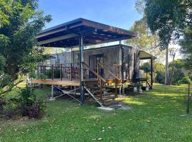 Hinchinbrook Riverview Retreat, cottage in Upper Stone