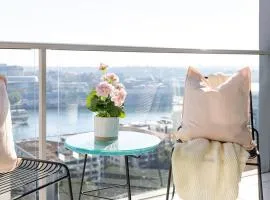 A Modern 2BR Apt with Amazing Darling Harbour View