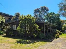 Lyall Street Beach Cabin