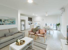 Spacious Modern and Cozy 3BD Townhouse at Great Location, hotel with parking in Gold Coast