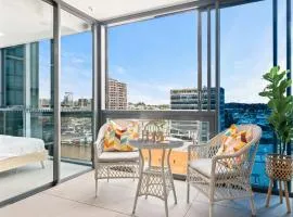 Heart of the Valley Chic High Level 2BR Apartment