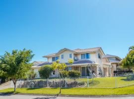 Spacious newly redecorated 5BD Family Home, hytte i Brisbane