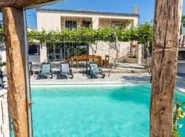 House with pool Poli Stare nuoni