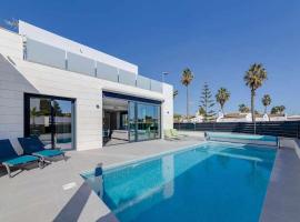 Magnífica villa con piscina climatizada, ξενοδοχείο σε Santiago de la Ribera