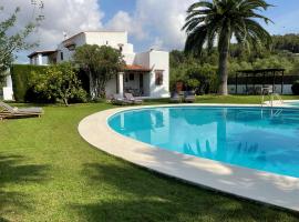 Authentic Villa with amazing pool, casa vacanze a Santa Gertrudis de Fruitera