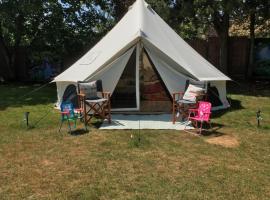 Eva Lily, luxury tent in Woodhall Spa