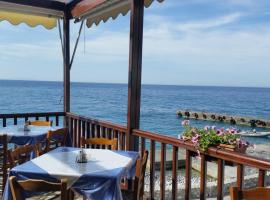 Tarra, hotel with parking in Agia Roumeli