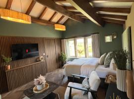 Saltonstall Airbnb, готель у місті Галіфакс
