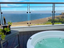 Exclusive luxury frontline beach penthouse Casares del mar - Estepona, casa de praia em Casares