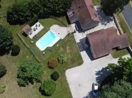 "Villa du Circuit" avec Piscine, 4 Chambres, 4 SDB, à 8 min du circuit, parking et portail électrique