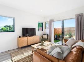 Stunning New 2BR Luxury in Pukekohe - WiFi Netflix, casa de férias em Pukekohe Este