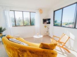 Wake up to the sound of paradise and beach views, apartment in Woorim