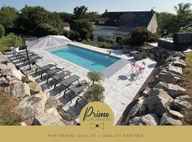 La Villa en Loire, avec Jacuzzi 6 places, Piscine chauffée, boulodrome, salle de jeu, 6 Chambres, vue Loire, 350M2, ξενοδοχείο σε La Charite-sur-Loire