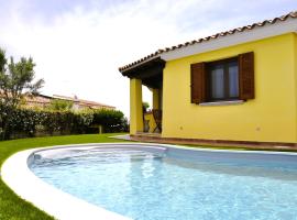 Villa Nadia con piscina privata Budoni, khách sạn ở Tanaunella