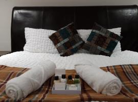 Luxury-Immaculate-Cosy 2-Bed House in Plymouth, hotel con estacionamiento en Plymouth