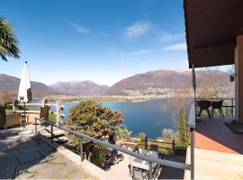 Casa AmaRe - einzeln stehendes Haus mit spektakulärer Aussicht, hotel in Gambarogno