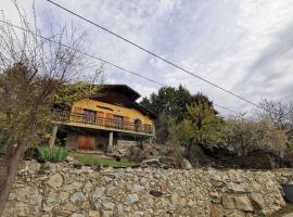 Chalet cerdan typiques a Dorres proche de Font-Romeu, hotel in Dorres