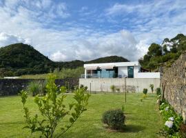 CaLoura 76, holiday home in Lagoa