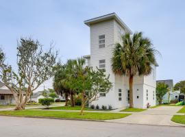 Coastal North Carolina Abode - Rooftop Water Views, hotel with parking in Morehead City