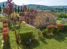 Agriturismo Scaforno Vacanze、Castelnuovo della Misericordiaの駐車場付きホテル