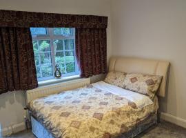 Home, hotel with parking in Alwoodley, Leeds