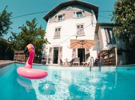 Le sérénité - T3 en maison de ville avec piscine, khách sạn có hồ bơi ở Annecy