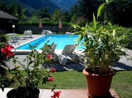 Villa (home A) — Pool — Lake Idro โรงแรมที่มีที่จอดรถในVesta